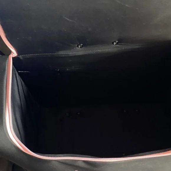 Mary Kay Black Cosmetic Bag Set with Pink Accents - Picture 3 of 15